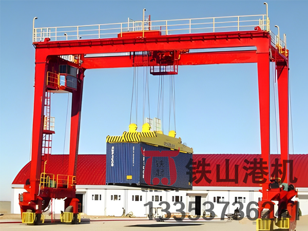 河北黃驊輪胎式集裝箱龍門吊廠家新技術太陽能輪胎式集裝箱龍門吊